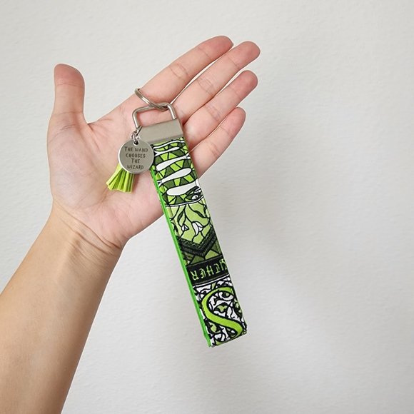 Quilted Slytherin wristlet with stainless steel charm, Harry Potter key fob - Picture 1 of 3